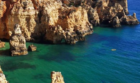 The perks of working remotely from Portugal according to two local Professionals